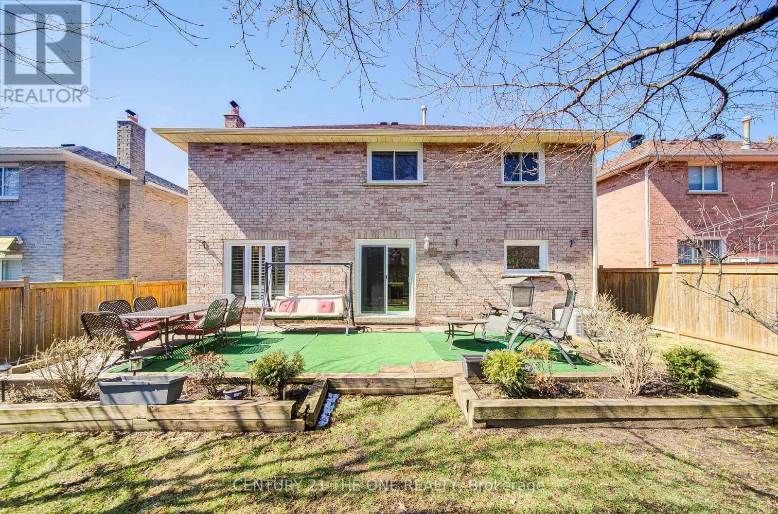 21 Larratt Lane, Richmond Hill, Ontario  L4C 9J1 - Photo 46 - N12976576