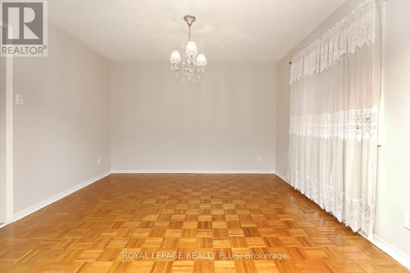 1086 Hedge Drive, Mississauga, Ontario L4Y 1G2 - Photo 10 - W12656266