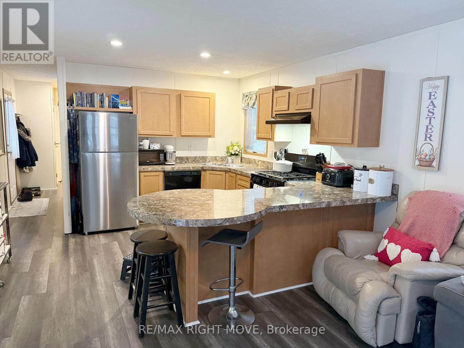 1050 4 Seasons Road, Gravenhurst, Ontario  P0E 1N0 - Photo 12 - X12986384