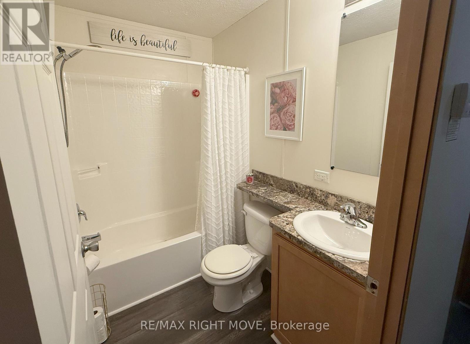 1050 4 Seasons Road, Gravenhurst, Ontario  P0E 1N0 - Photo 13 - X12986384