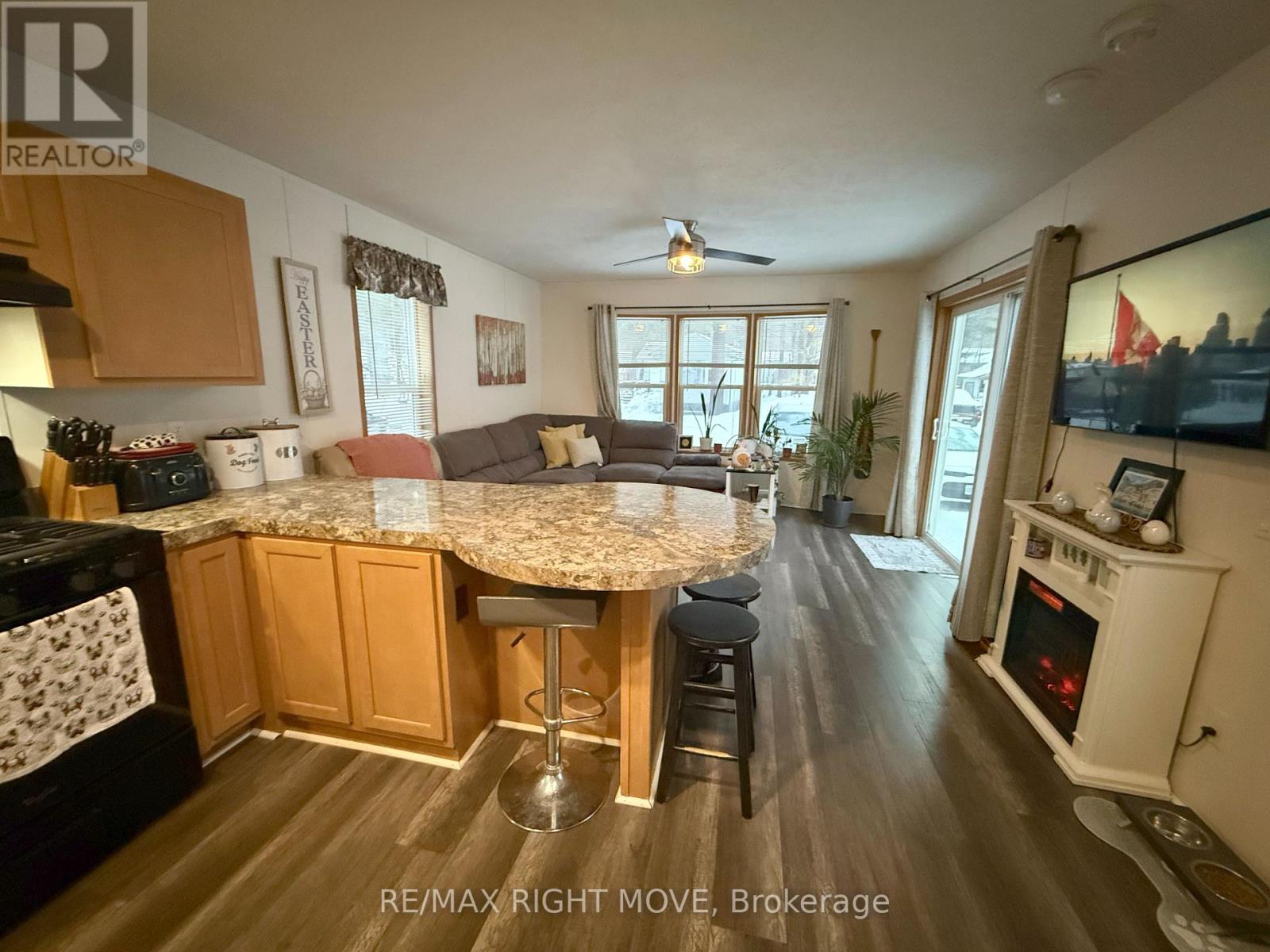 1050 4 Seasons Road, Gravenhurst, Ontario  P0E 1N0 - Photo 4 - X12986384