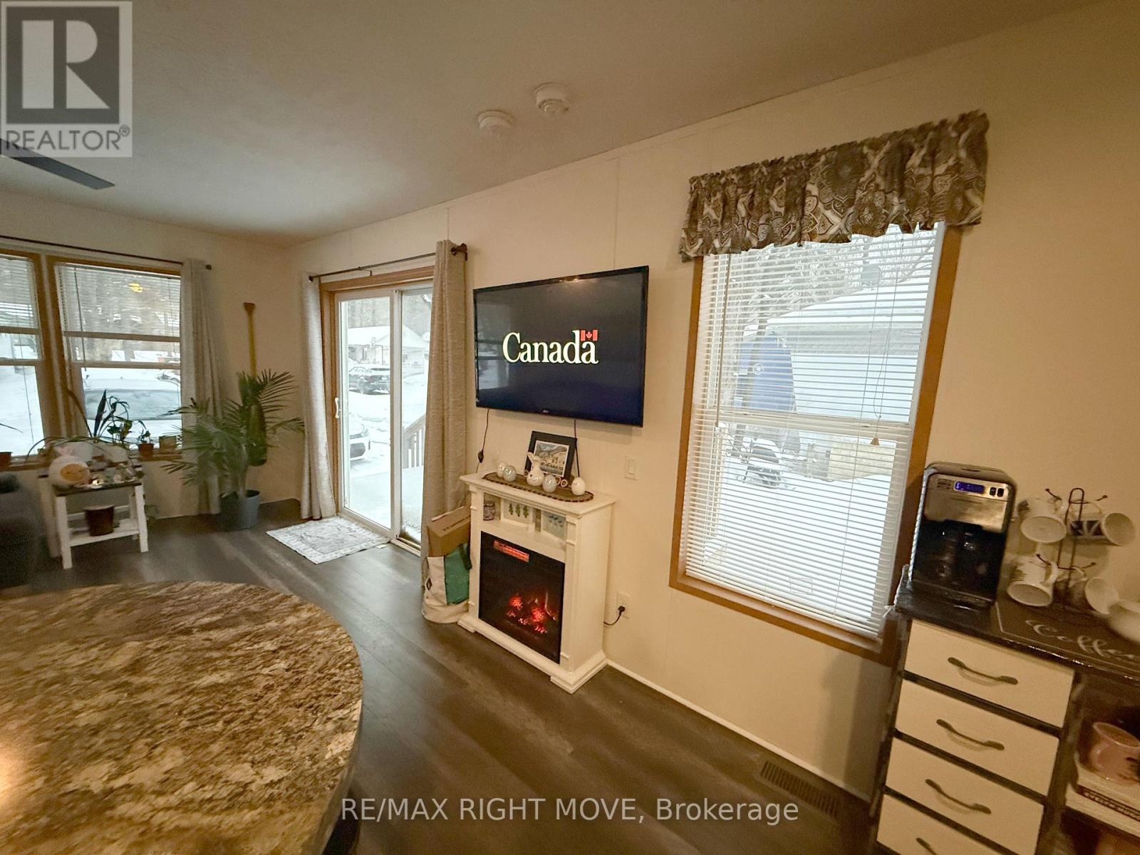 1050 4 Seasons Road, Gravenhurst, Ontario  P0E 1N0 - Photo 6 - X12986384