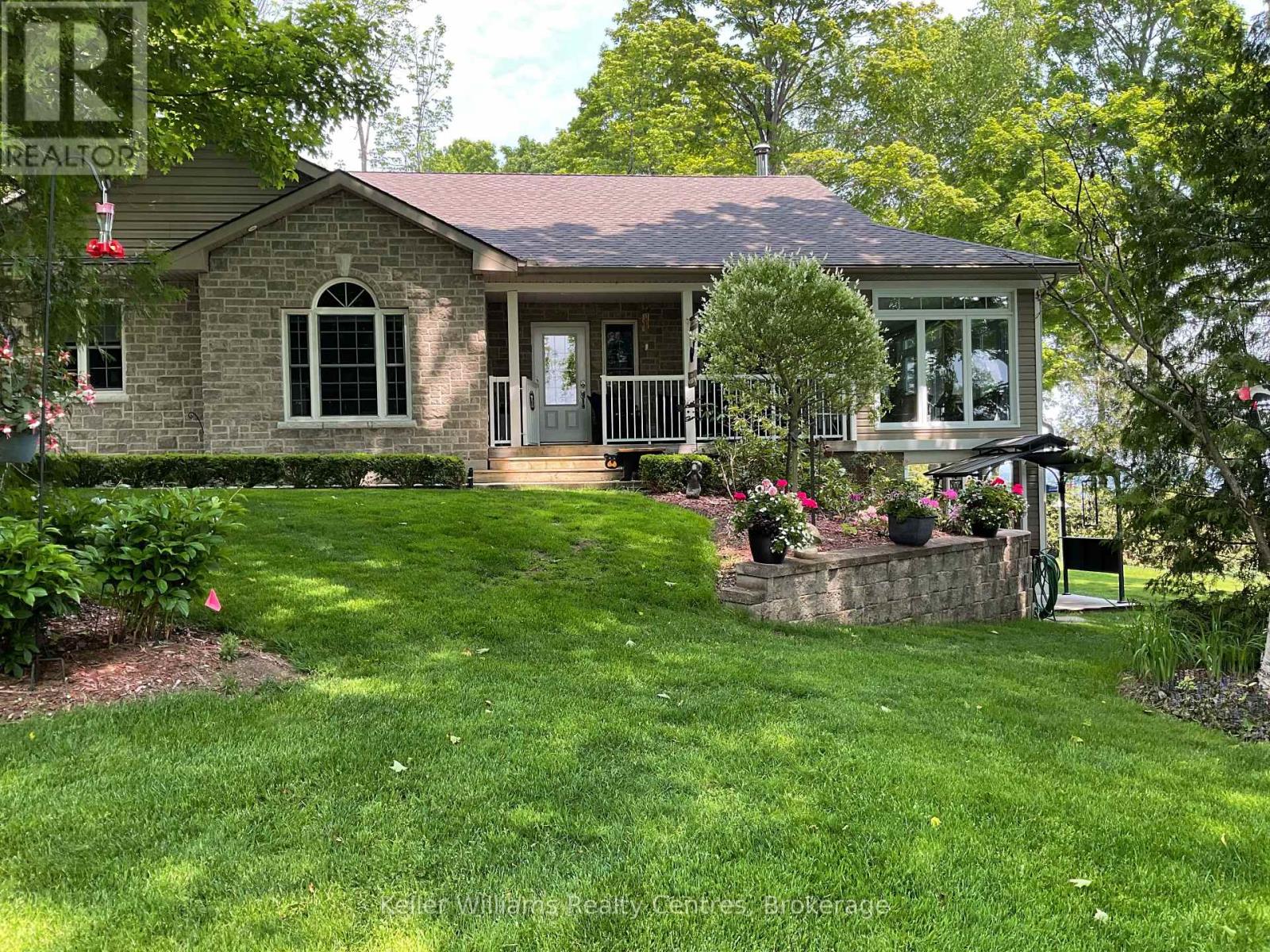 2 2nd Avenue, South Bruce Peninsula, Ontario  N0H 2T0 - Photo 3 - X12981398