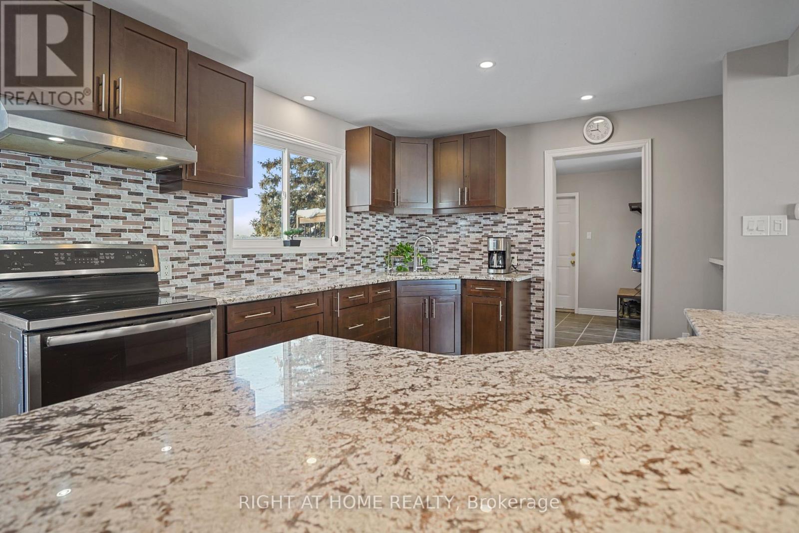 4021 Line 56 Line E, Perth East, Ontario  N0K 1M0 - Photo 12 - X12795388