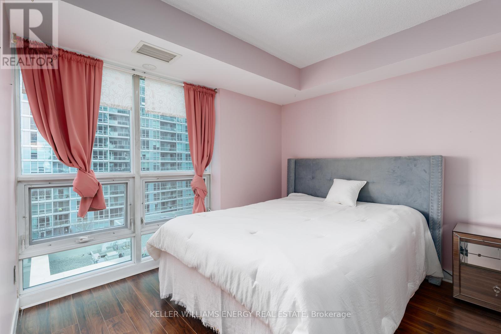 912 - 155 Legion Road N, Toronto, Ontario  M8Y 0A7 - Photo 17 - W12985984