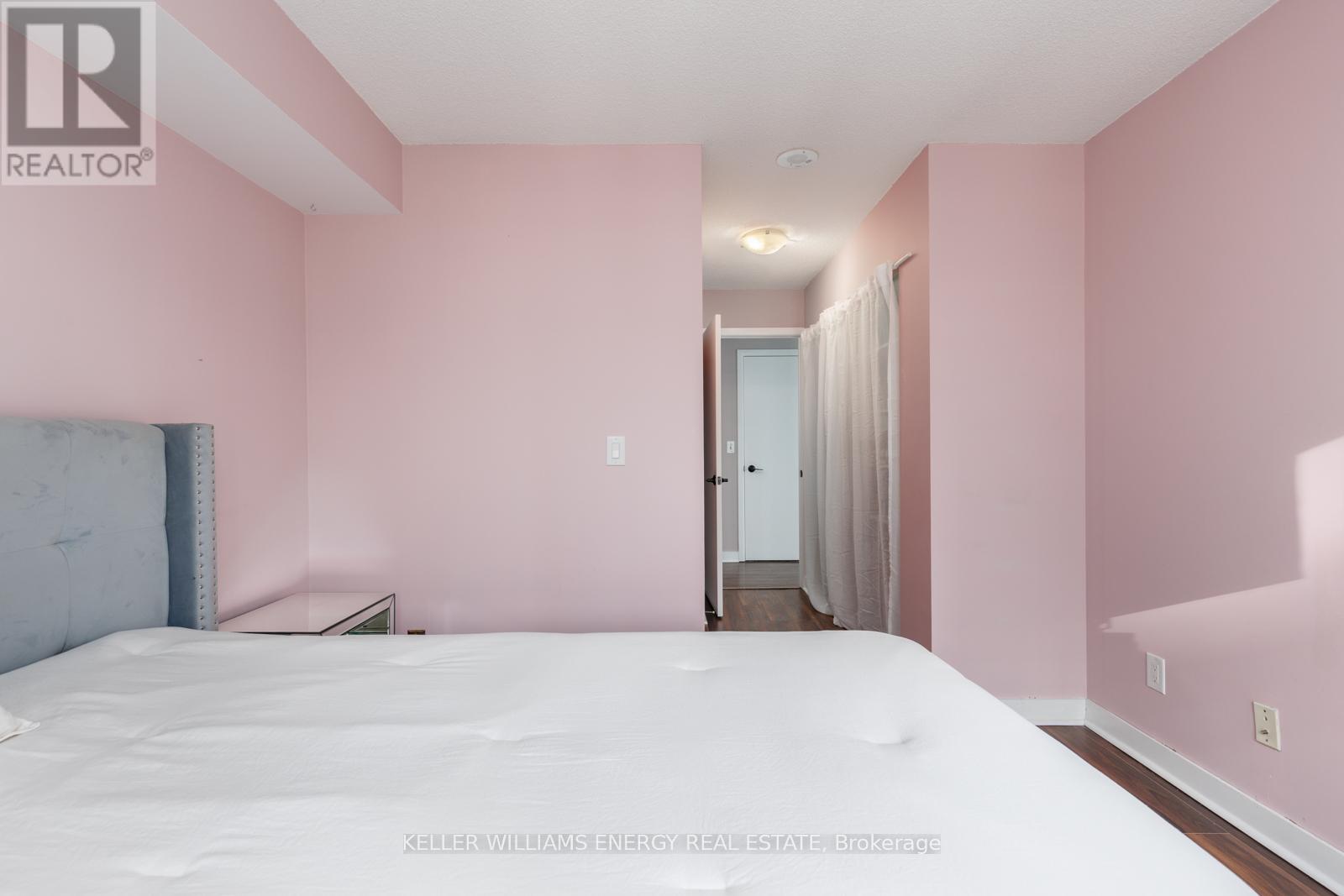 912 - 155 Legion Road N, Toronto, Ontario  M8Y 0A7 - Photo 19 - W12985984