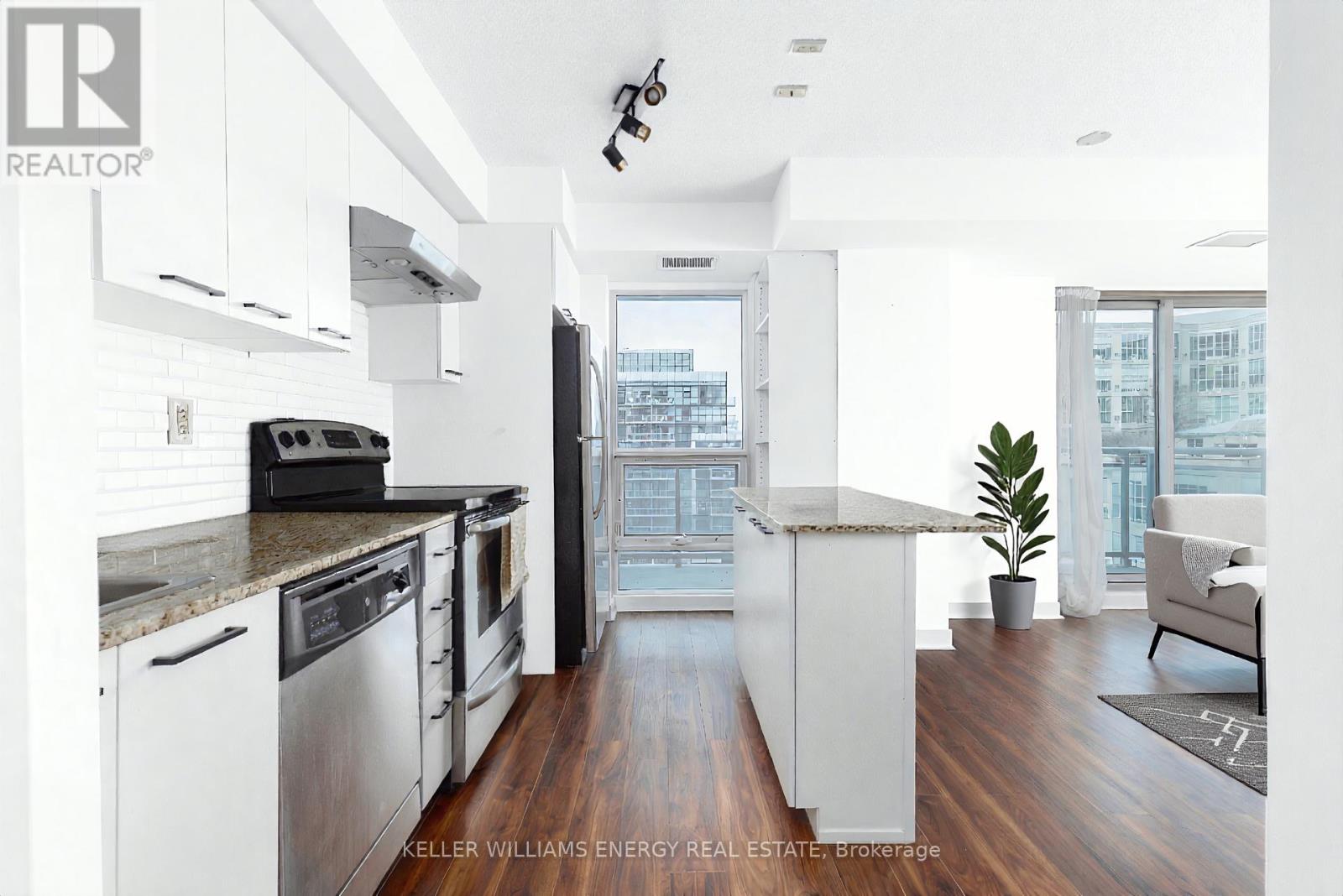 912 - 155 Legion Road N, Toronto, Ontario  M8Y 0A7 - Photo 5 - W12985984