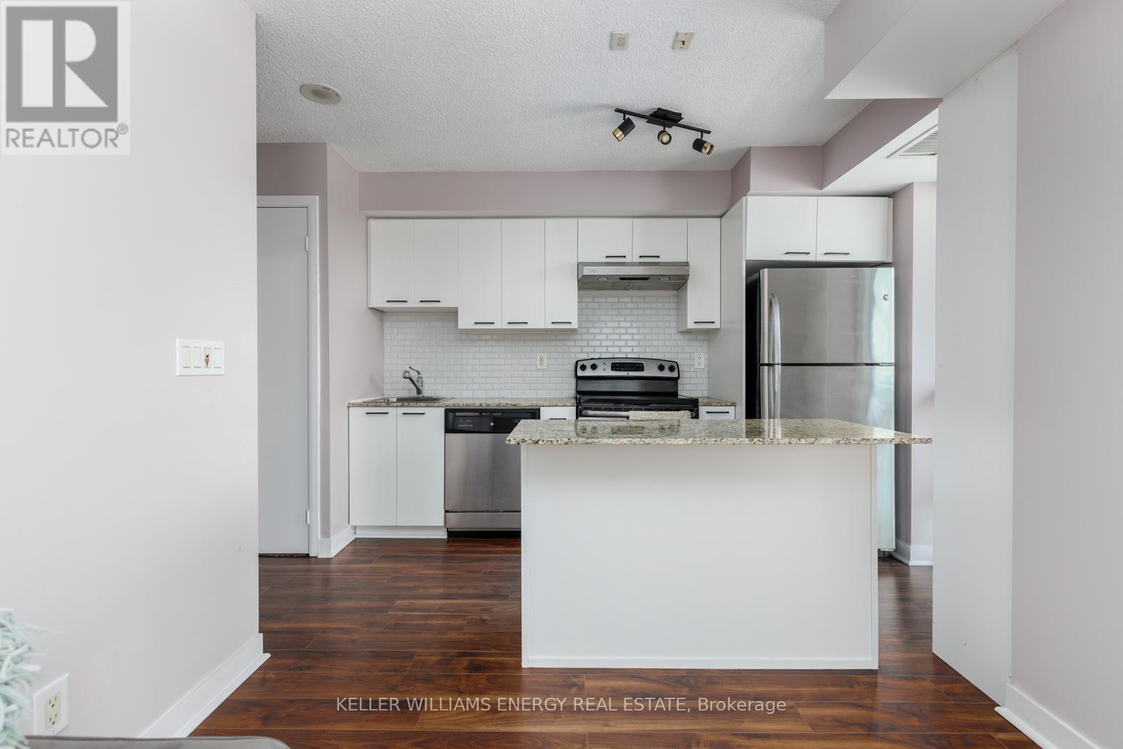 912 - 155 Legion Road N, Toronto, Ontario  M8Y 0A7 - Photo 6 - W12985984