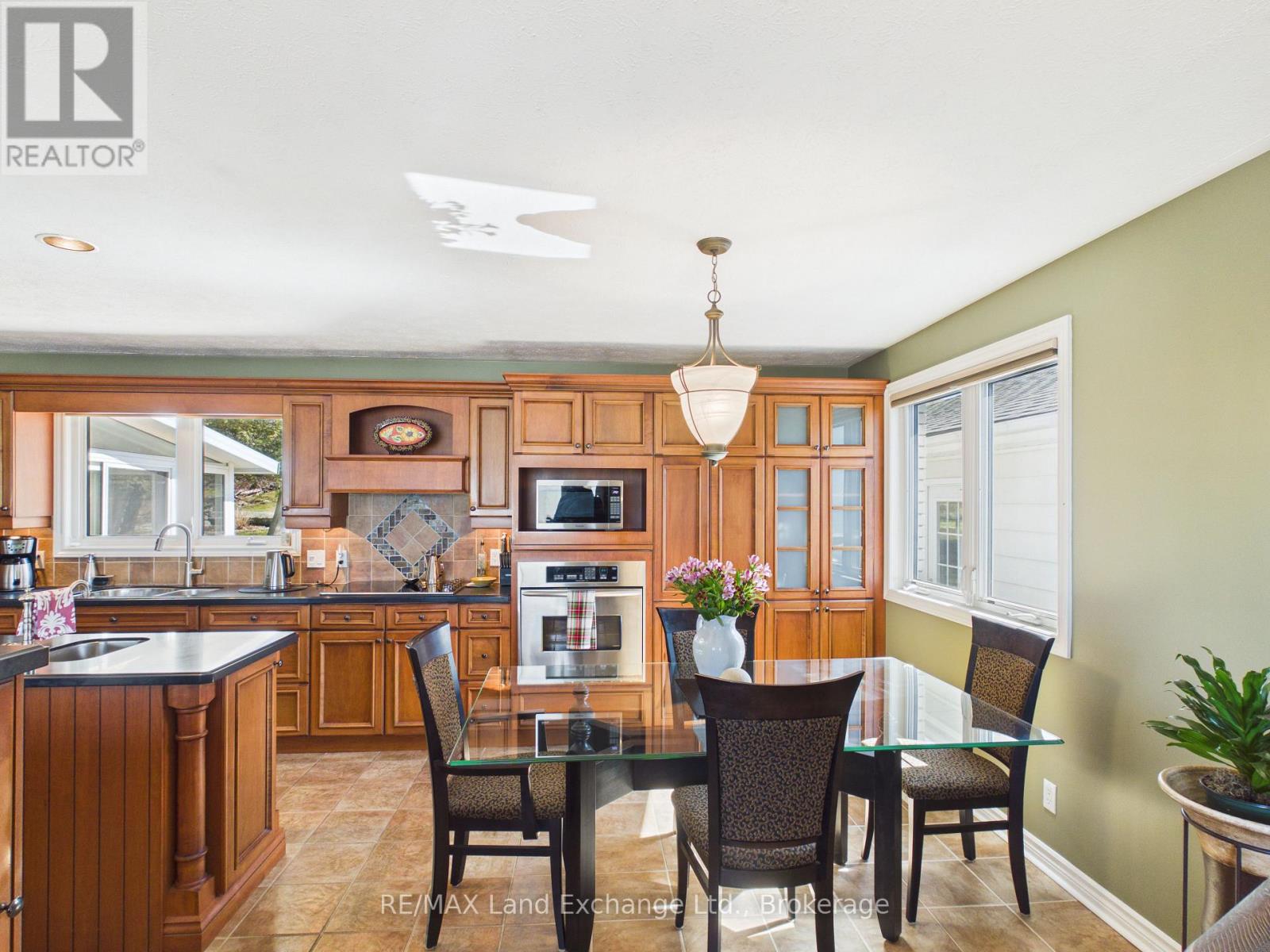 167 Goderich Street, Kincardine, Ontario  N2Z 2K6 - Photo 7 - X12986424