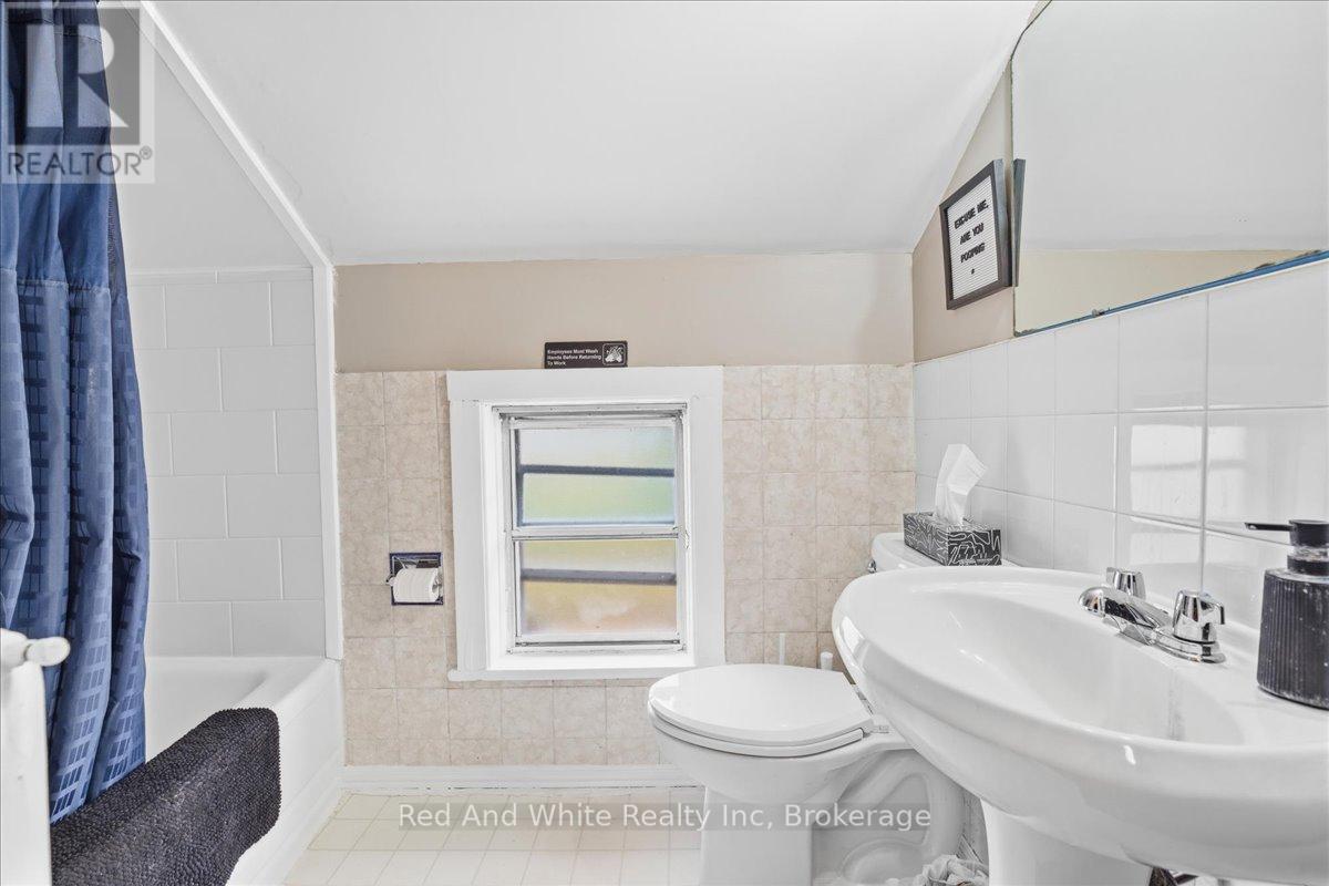 31 Bingeman Street, Kitchener, Ontario  N2H 2R7 - Photo 17 - X12986430