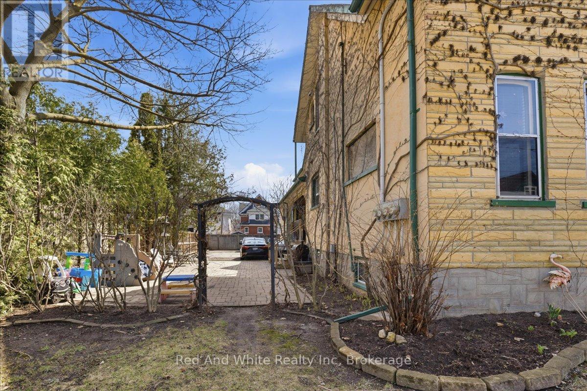 31 Bingeman Street, Kitchener, Ontario  N2H 2R7 - Photo 39 - X12986430