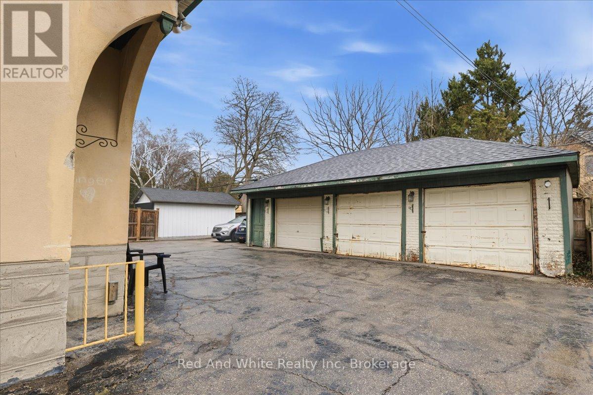 31 Bingeman Street, Kitchener, Ontario  N2H 2R7 - Photo 4 - X12986430