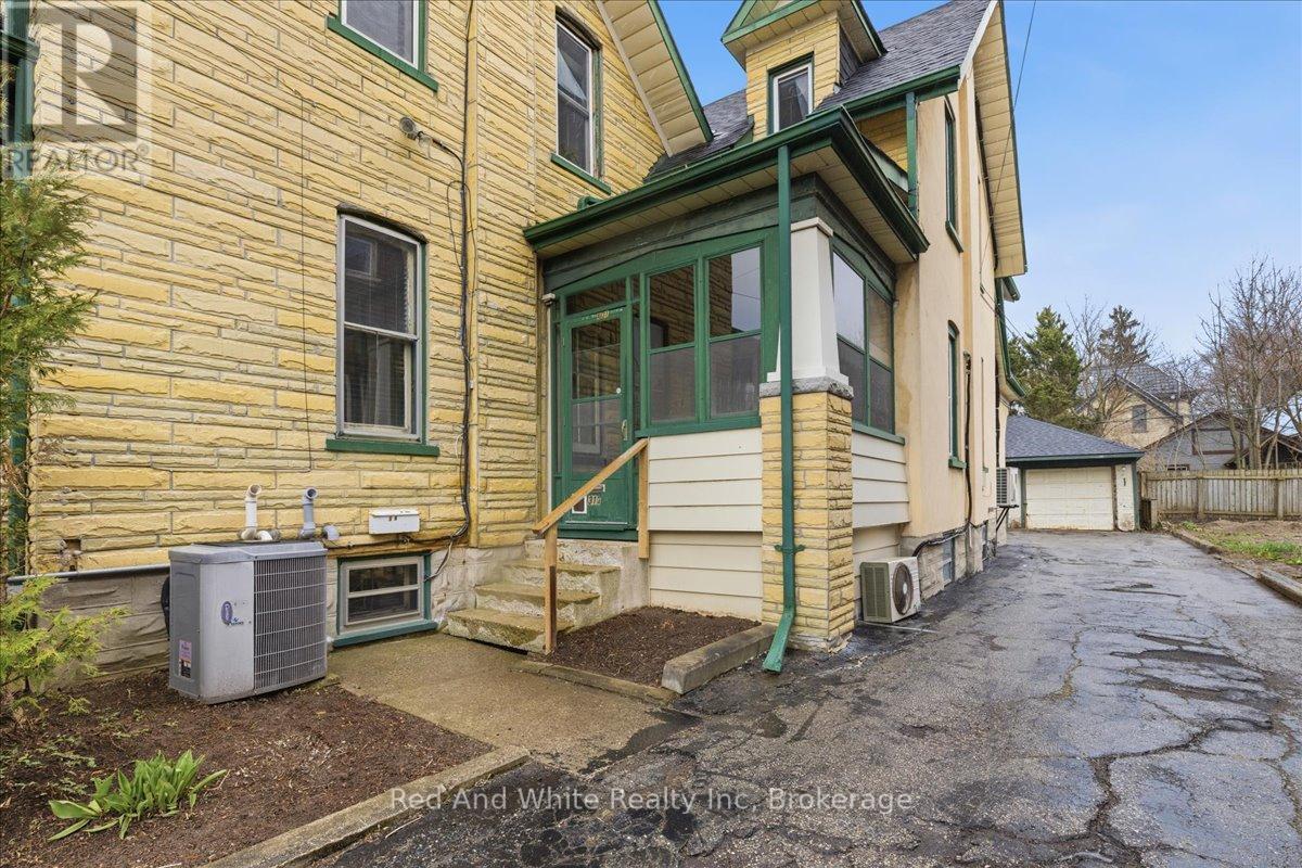 31 Bingeman Street, Kitchener, Ontario  N2H 2R7 - Photo 5 - X12986430