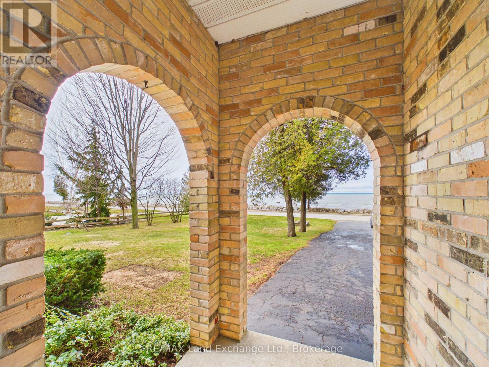 507 Abenaki Drive, Huron-Kinloss, Ontario  N2Z 2X3 - Photo 12 - X12986434