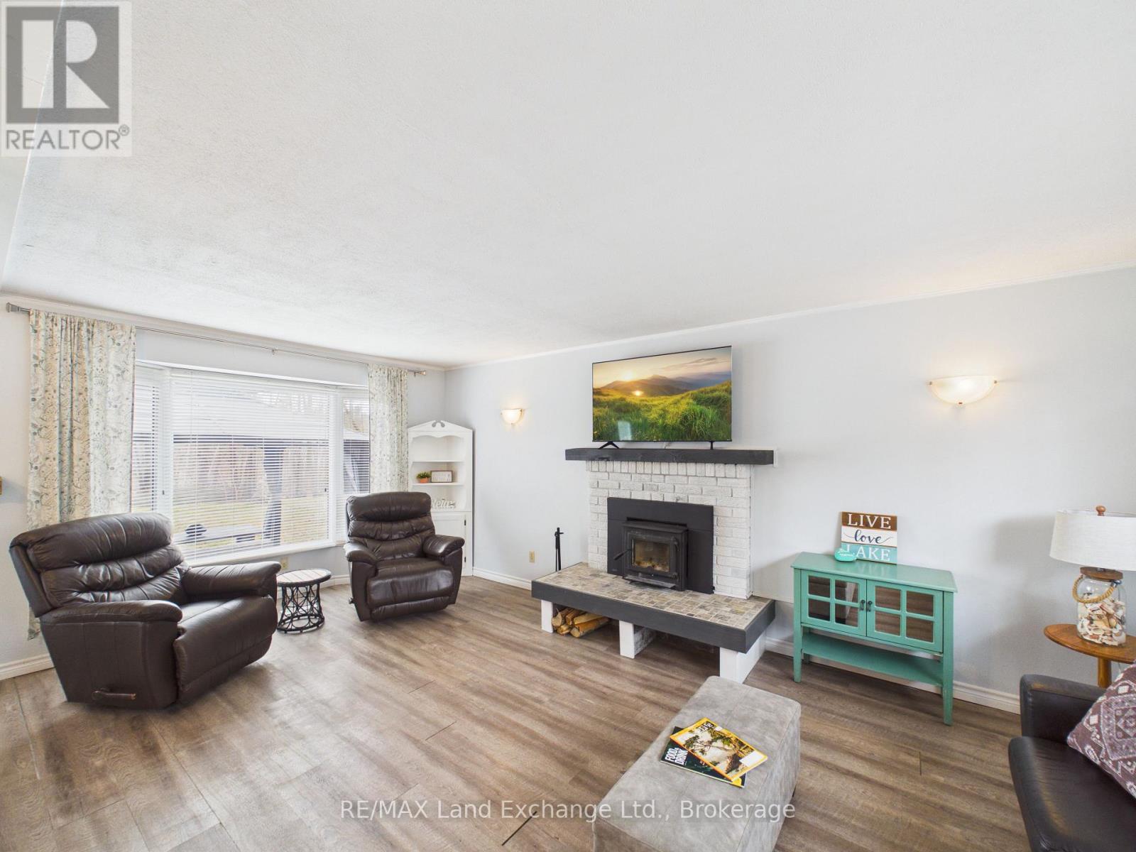 507 Abenaki Drive, Huron-Kinloss, Ontario  N2Z 2X3 - Photo 3 - X12986434