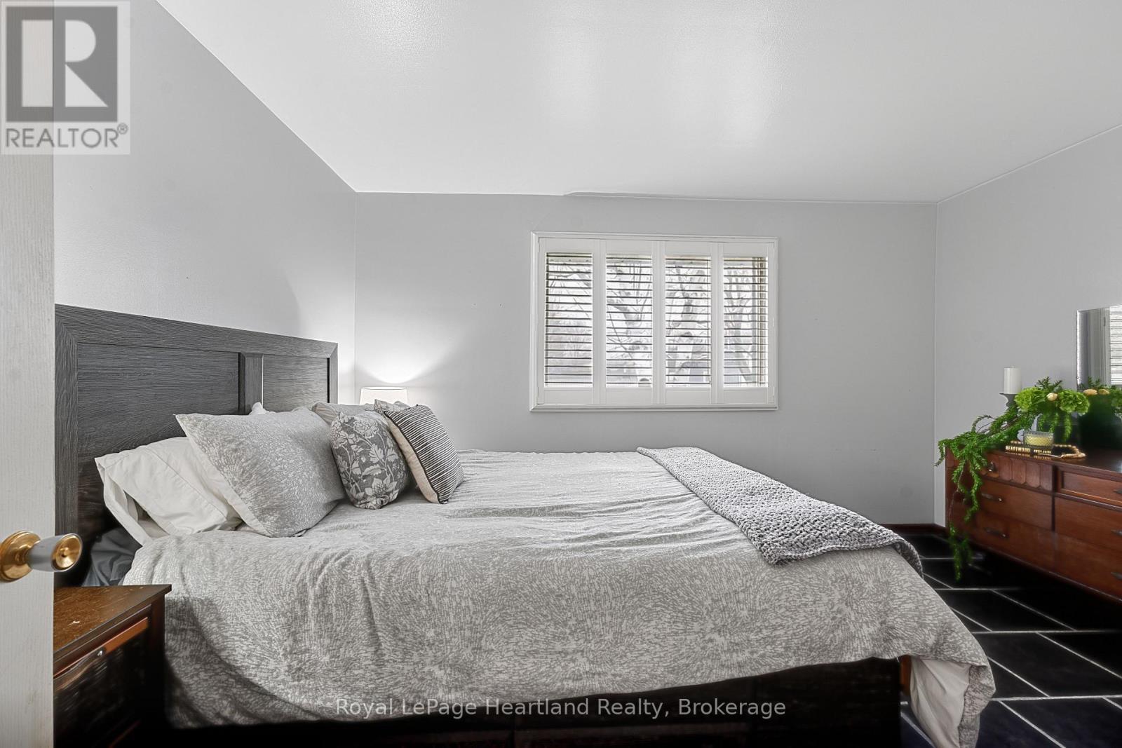 137 Oxford Street, Goderich, Ontario  N7A 1E6 - Photo 17 - X12986448