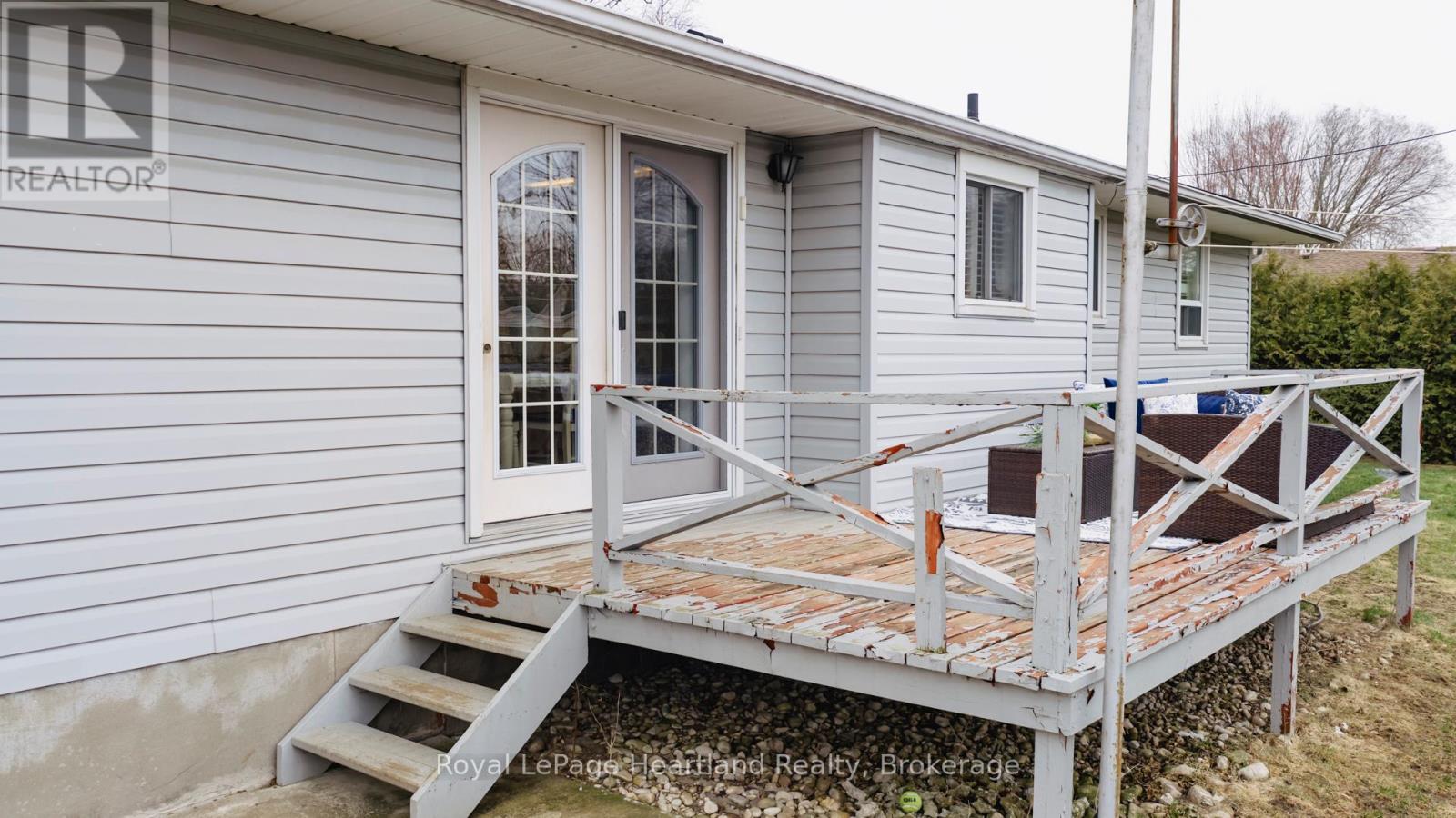 137 Oxford Street, Goderich, Ontario  N7A 1E6 - Photo 35 - X12986448