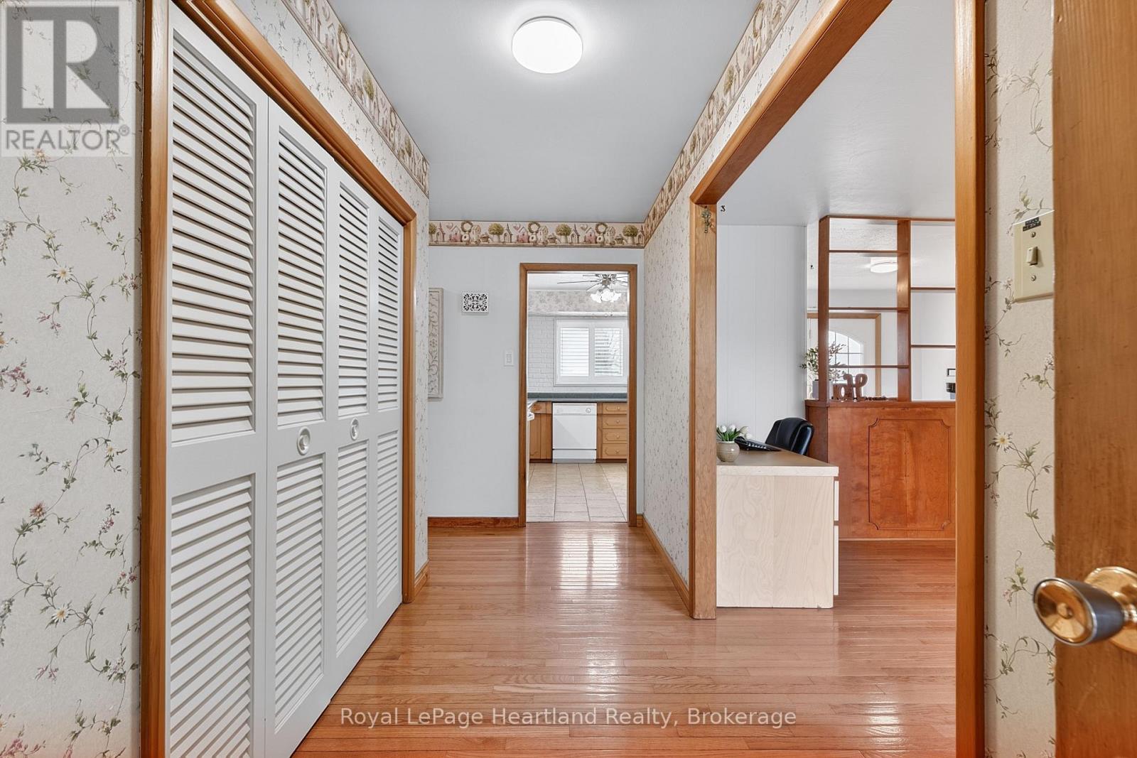 137 Oxford Street, Goderich, Ontario  N7A 1E6 - Photo 4 - X12986448