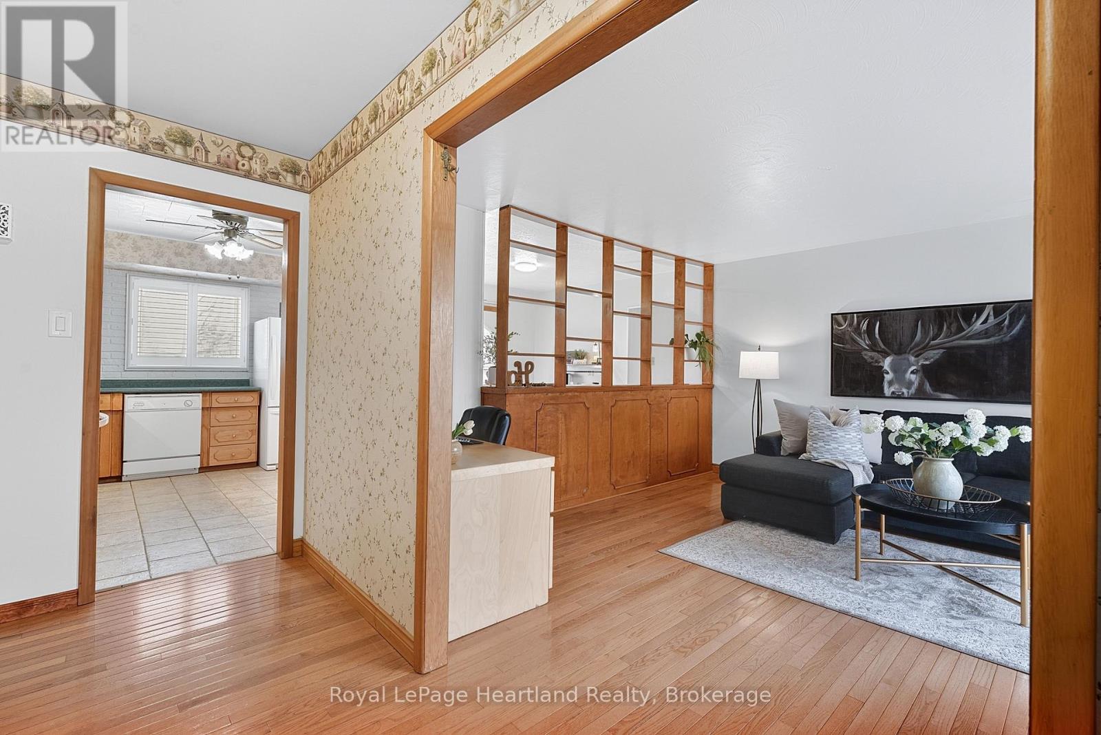 137 Oxford Street, Goderich, Ontario  N7A 1E6 - Photo 5 - X12986448