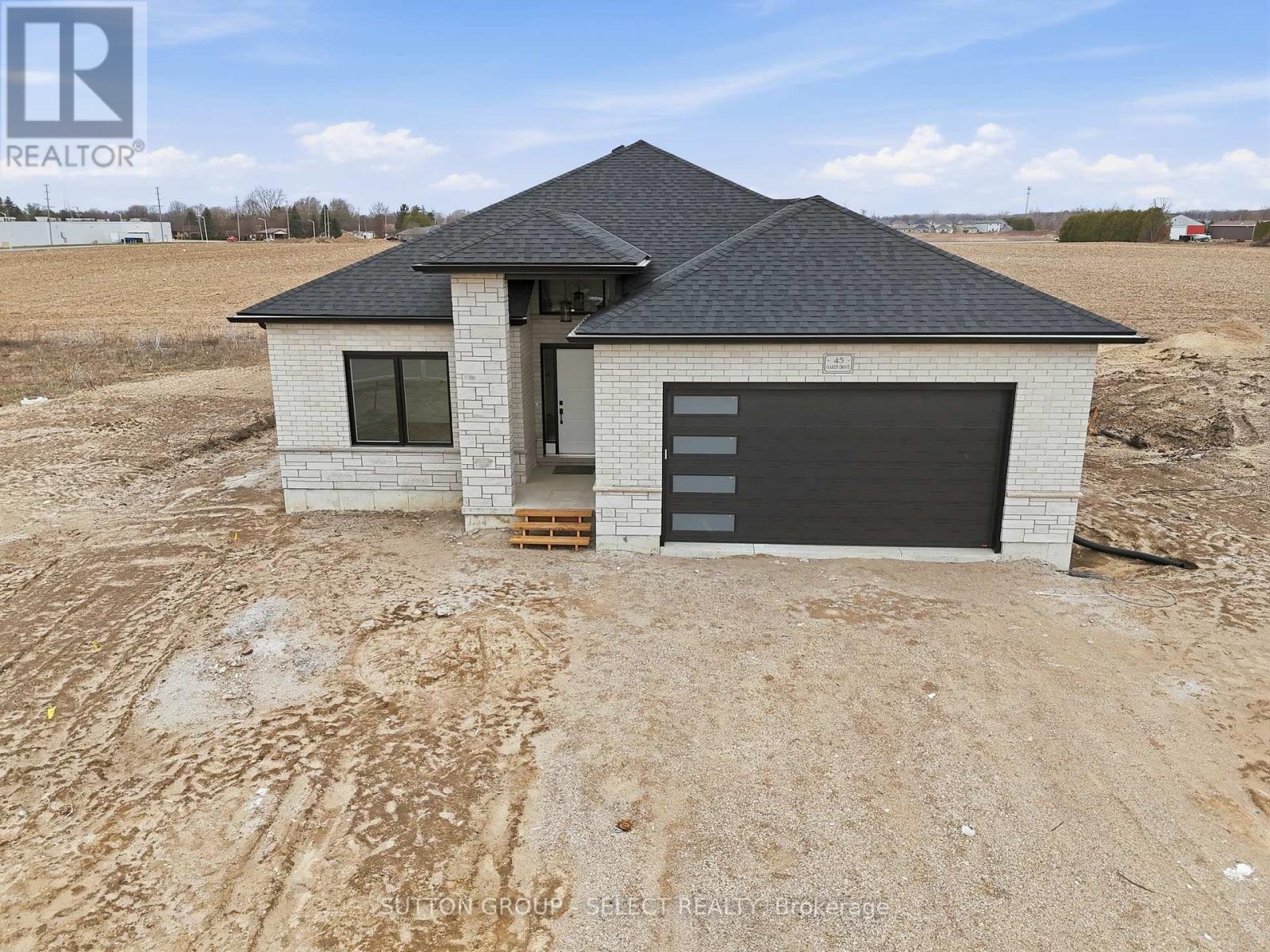 45 HARDY DRIVE, Strathroy-Caradoc, Ontario