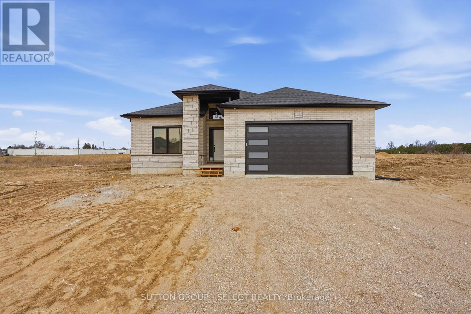 45 Hardy Drive, Strathroy-Caradoc, Ontario  N7G 0G2 - Photo 2 - X12986402