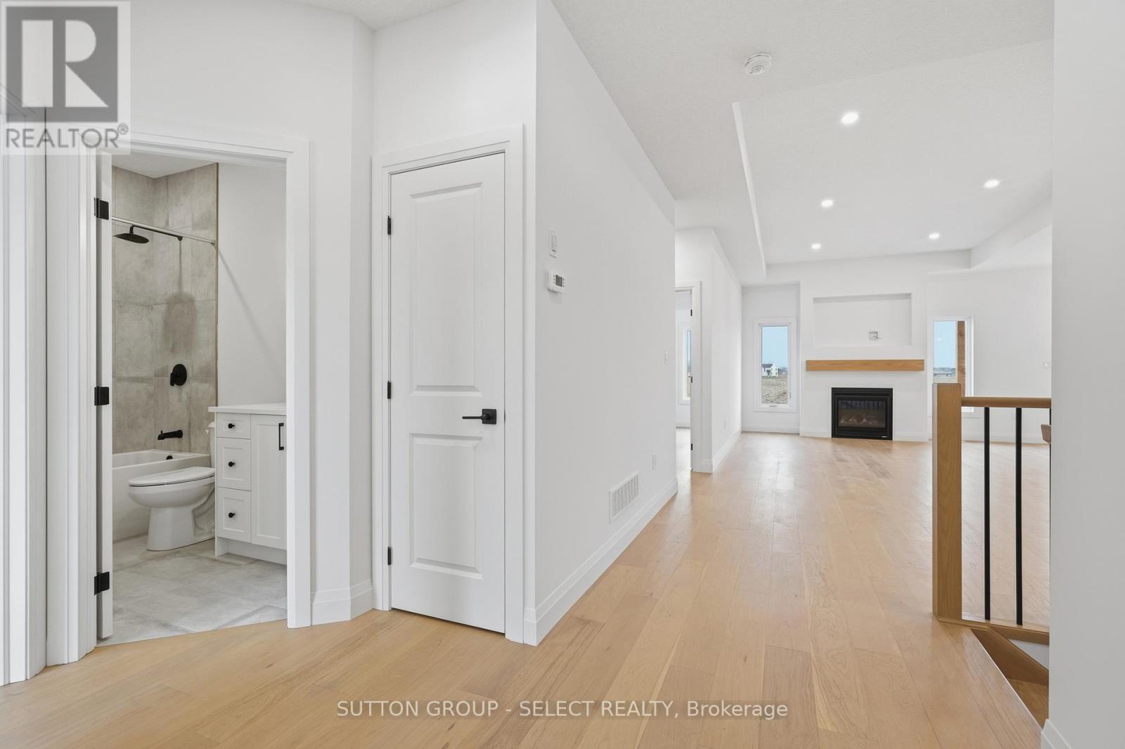 45 Hardy Drive, Strathroy-Caradoc, Ontario  N7G 0G2 - Photo 7 - X12986402