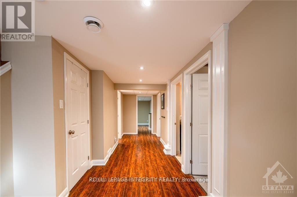147 Oakridge Boulevard, Ottawa, Ontario  K2G 2V1 - Photo 10 - X12986416