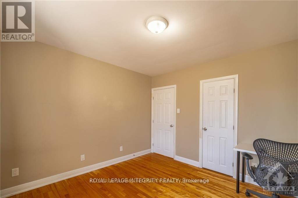 147 Oakridge Boulevard, Ottawa, Ontario  K2G 2V1 - Photo 12 - X12986416
