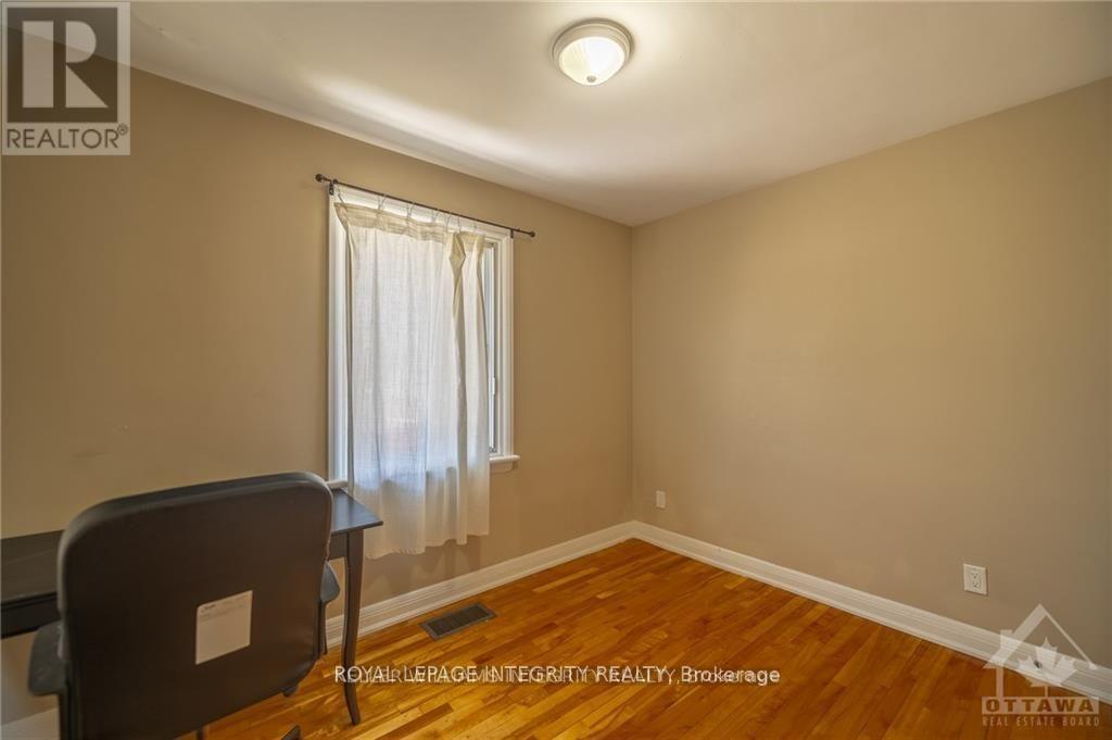 147 Oakridge Boulevard, Ottawa, Ontario  K2G 2V1 - Photo 14 - X12986416