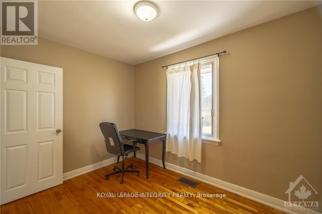 147 Oakridge Boulevard, Ottawa, Ontario  K2G 2V1 - Photo 15 - X12986416