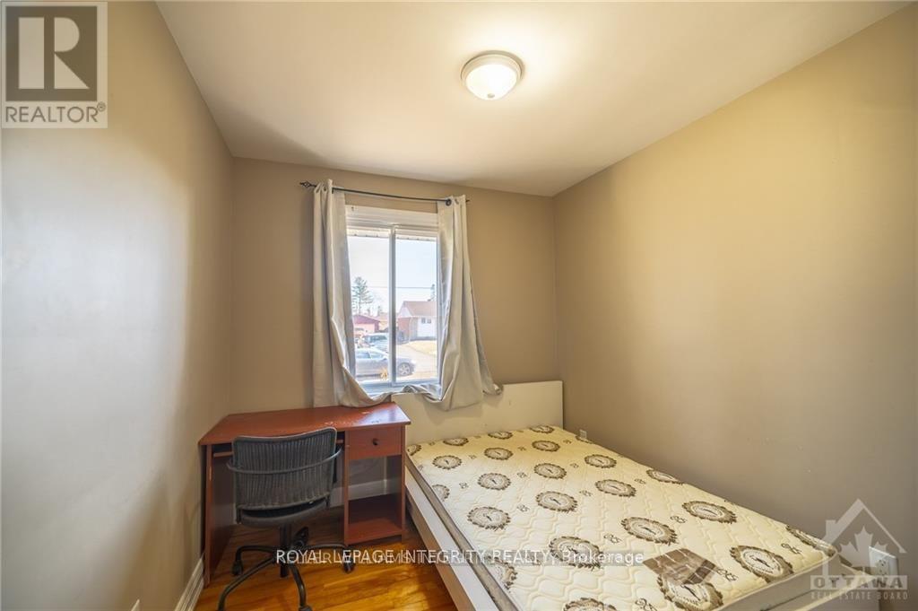 147 Oakridge Boulevard, Ottawa, Ontario  K2G 2V1 - Photo 19 - X12986416