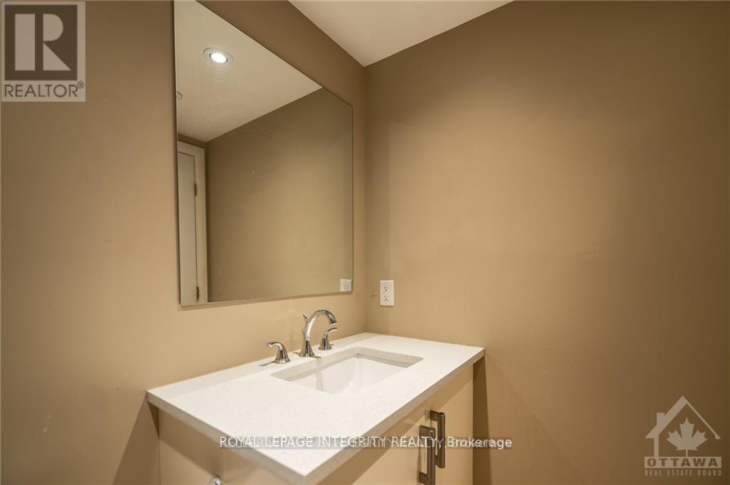 147 Oakridge Boulevard, Ottawa, Ontario  K2G 2V1 - Photo 24 - X12986416