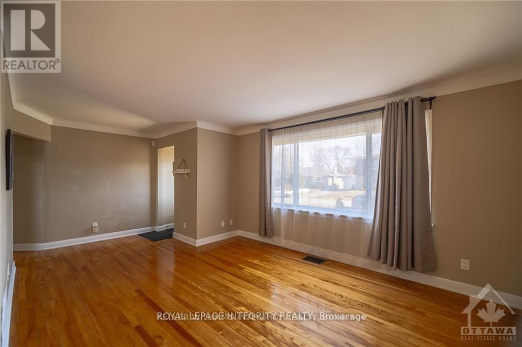 147 Oakridge Boulevard, Ottawa, Ontario  K2G 2V1 - Photo 7 - X12986416