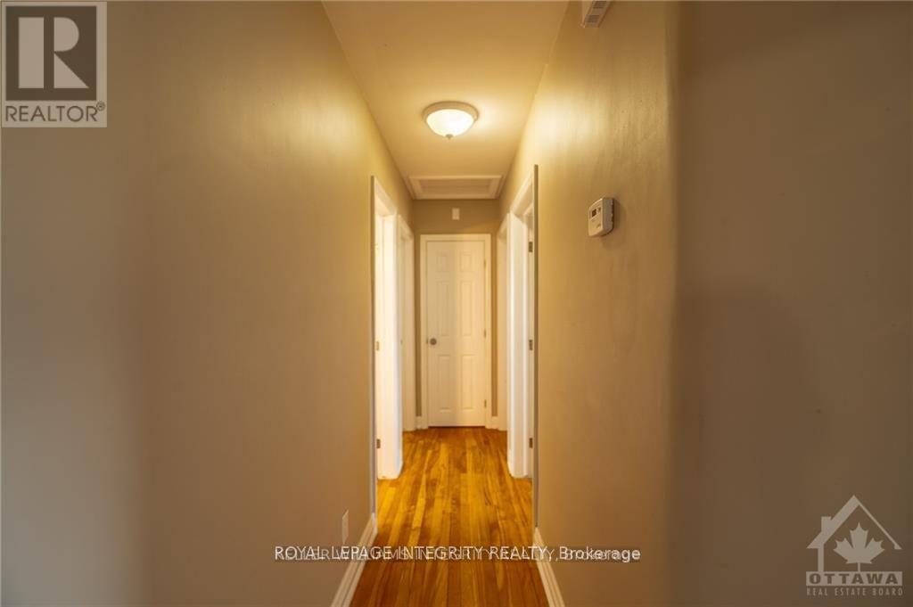 147 Oakridge Boulevard, Ottawa, Ontario  K2G 2V1 - Photo 9 - X12986416