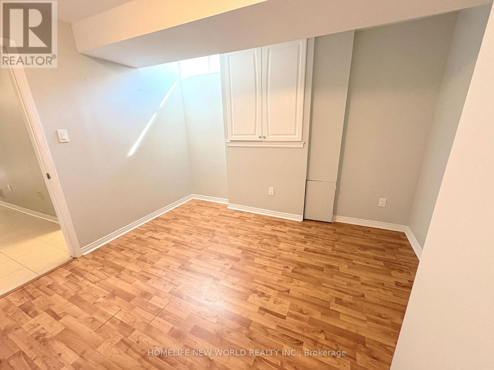 Lower - 18 Samantha Circle, Richmond Hill, Ontario L4B 2R7 - Photo 4 - N12986438