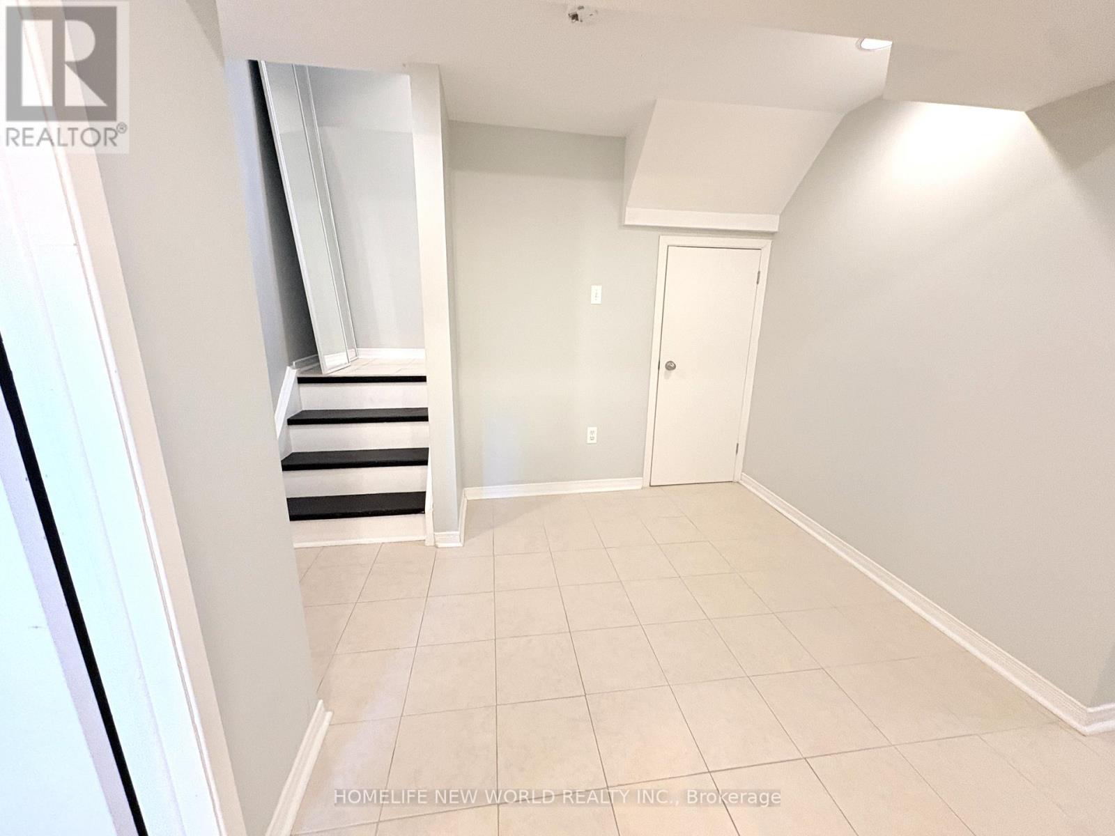 Lower - 18 Samantha Circle, Richmond Hill, Ontario L4B 2R7 - Photo 8 - N12986438