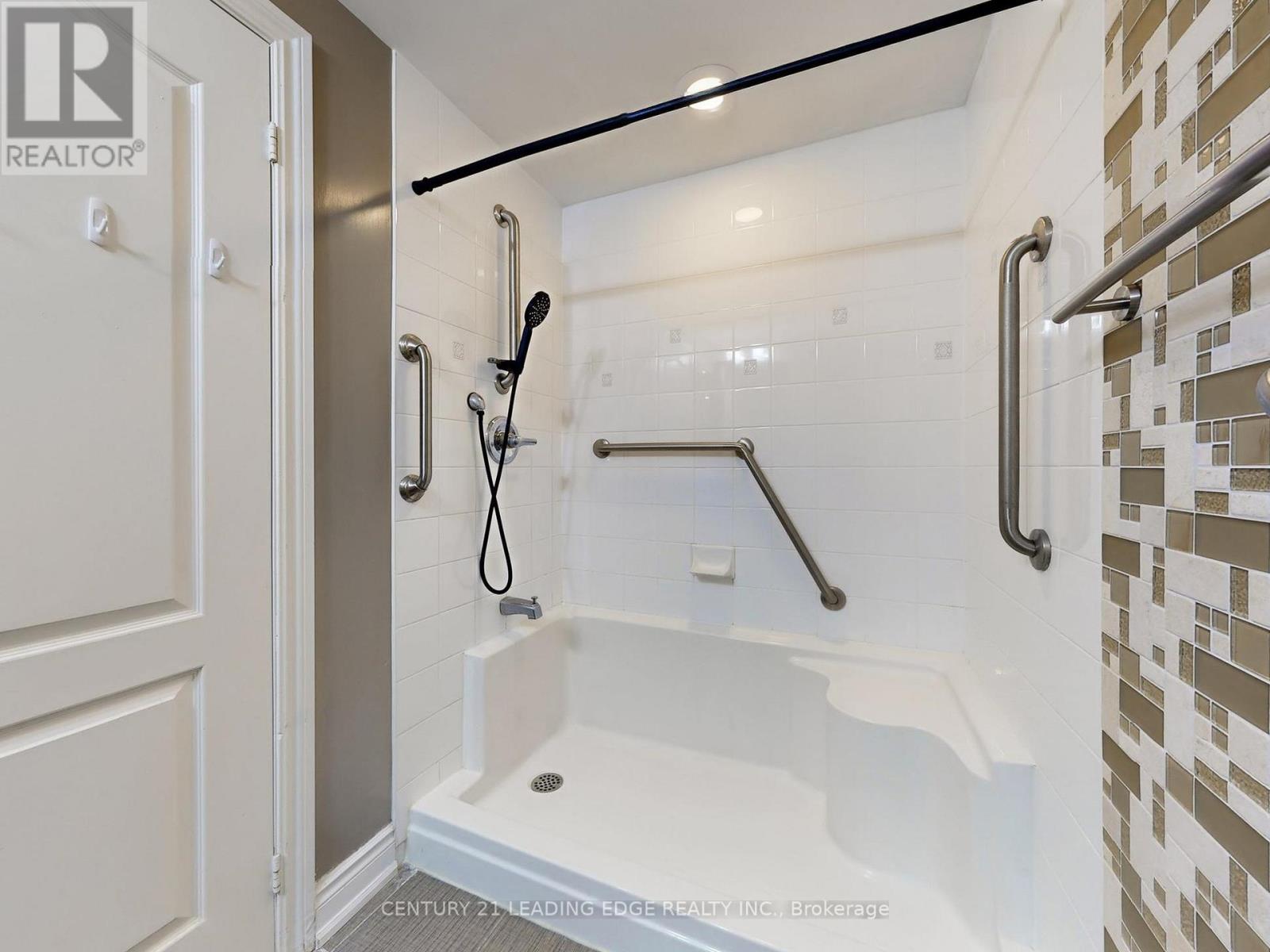 1020 - 11211 Yonge Street, Richmond Hill, Ontario  L4S 0E9 - Photo 21 - N12986458