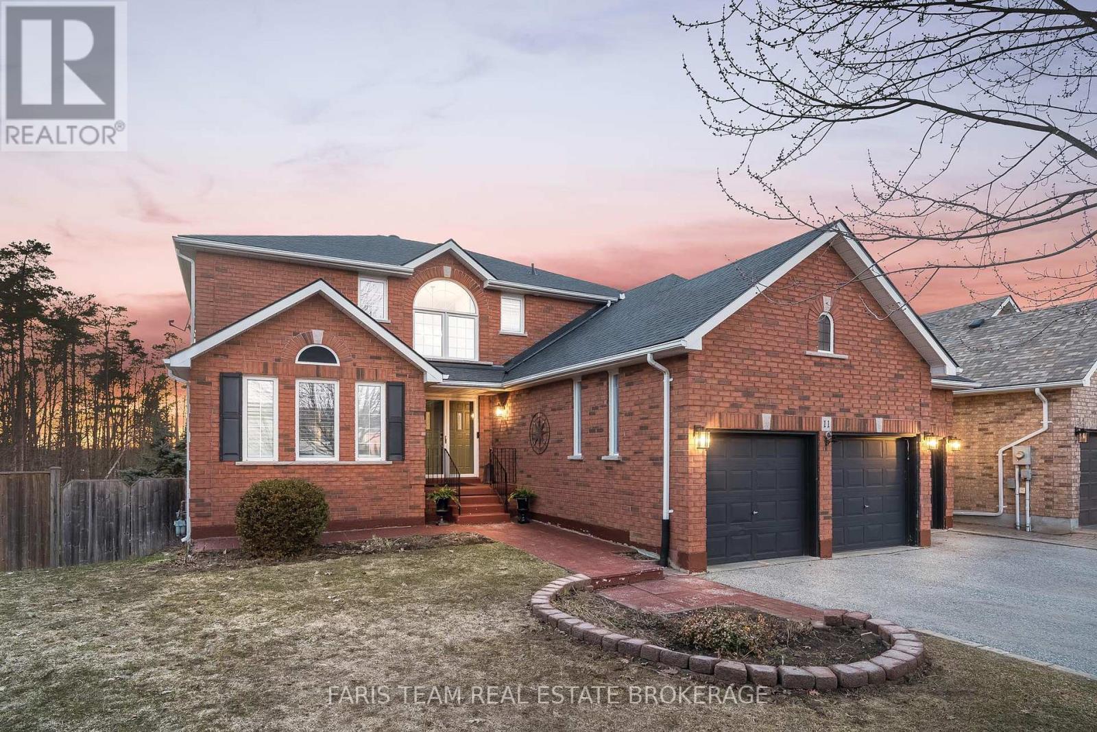 11 BERRY COURT, Barrie, Ontario