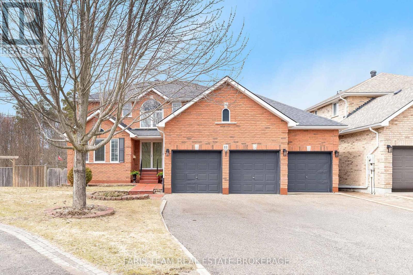 11 Berry Court, Barrie, Ontario  L4N 0J6 - Photo 2 - S12986420