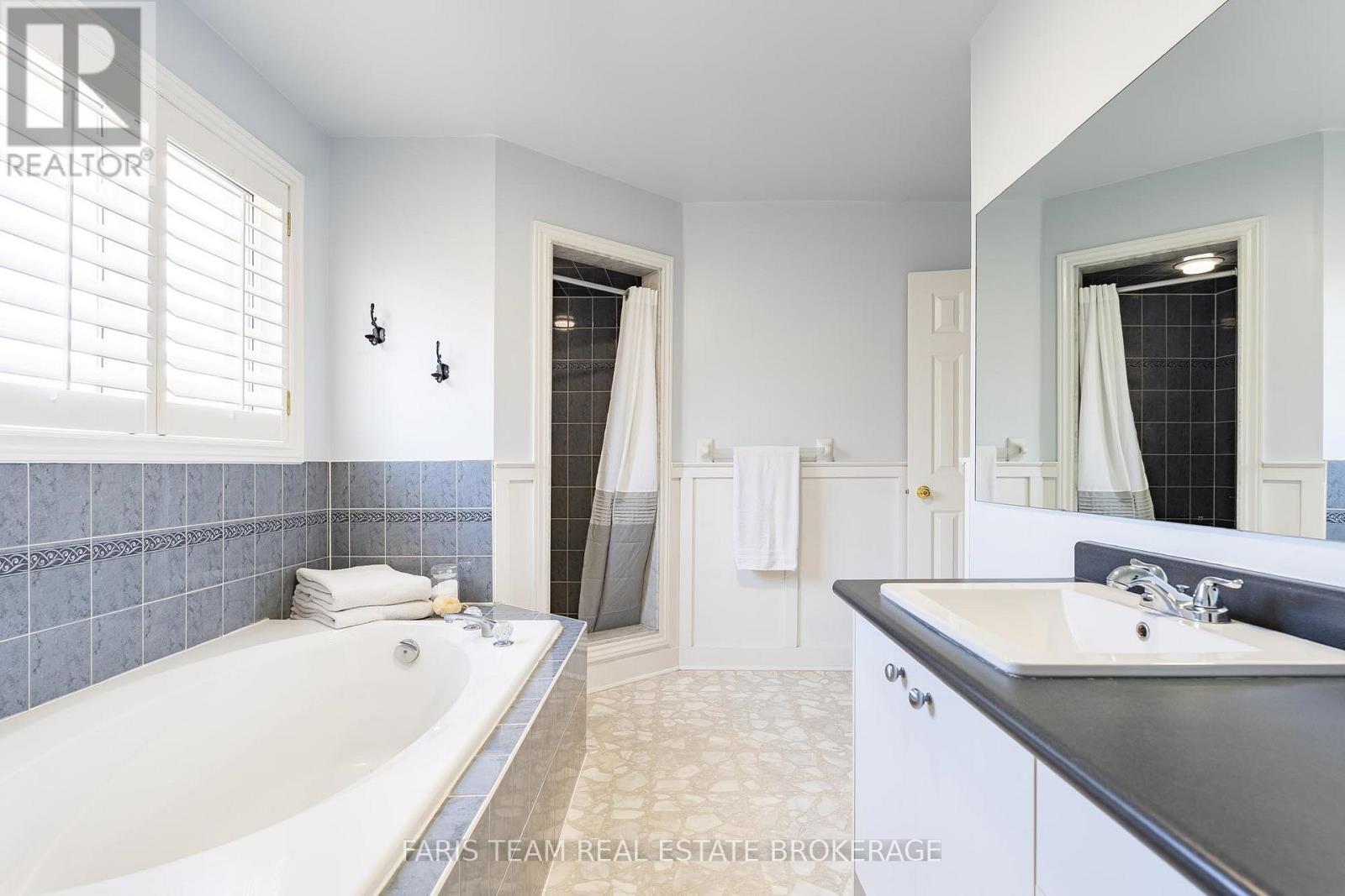 11 Berry Court, Barrie, Ontario  L4N 0J6 - Photo 25 - S12986420