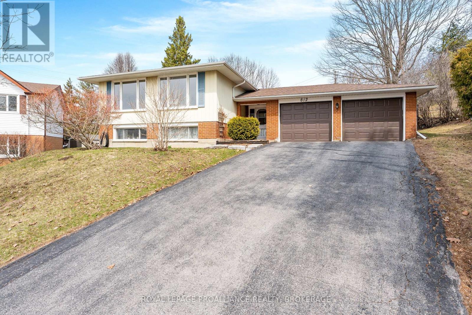 812 HILLSIDE DRIVE, Kingston, Ontario