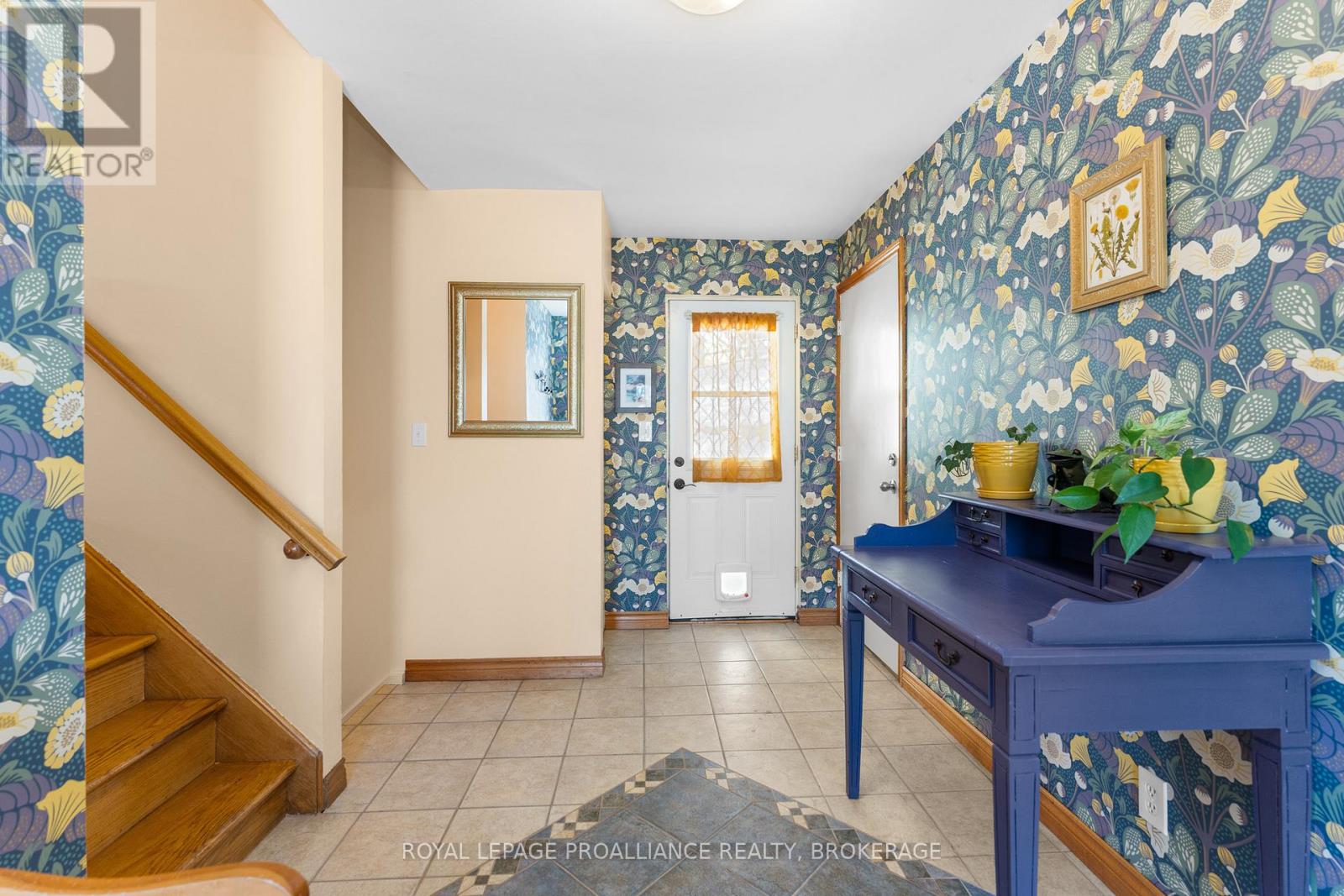 812 Hillside Drive, Kingston, Ontario  K7M 5Y8 - Photo 3 - X12984468