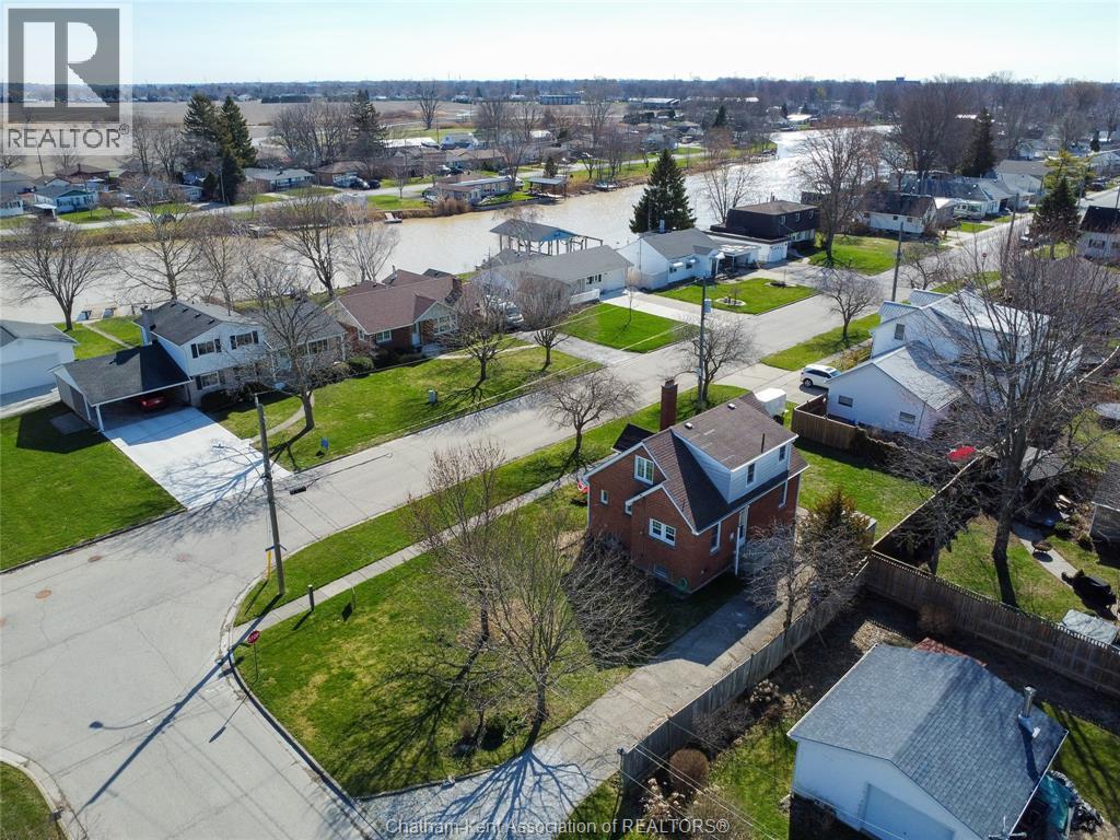 17 Grand Avenue, Wallaceburg, Ontario  N8A 4J8 - Photo 3 - 26001947