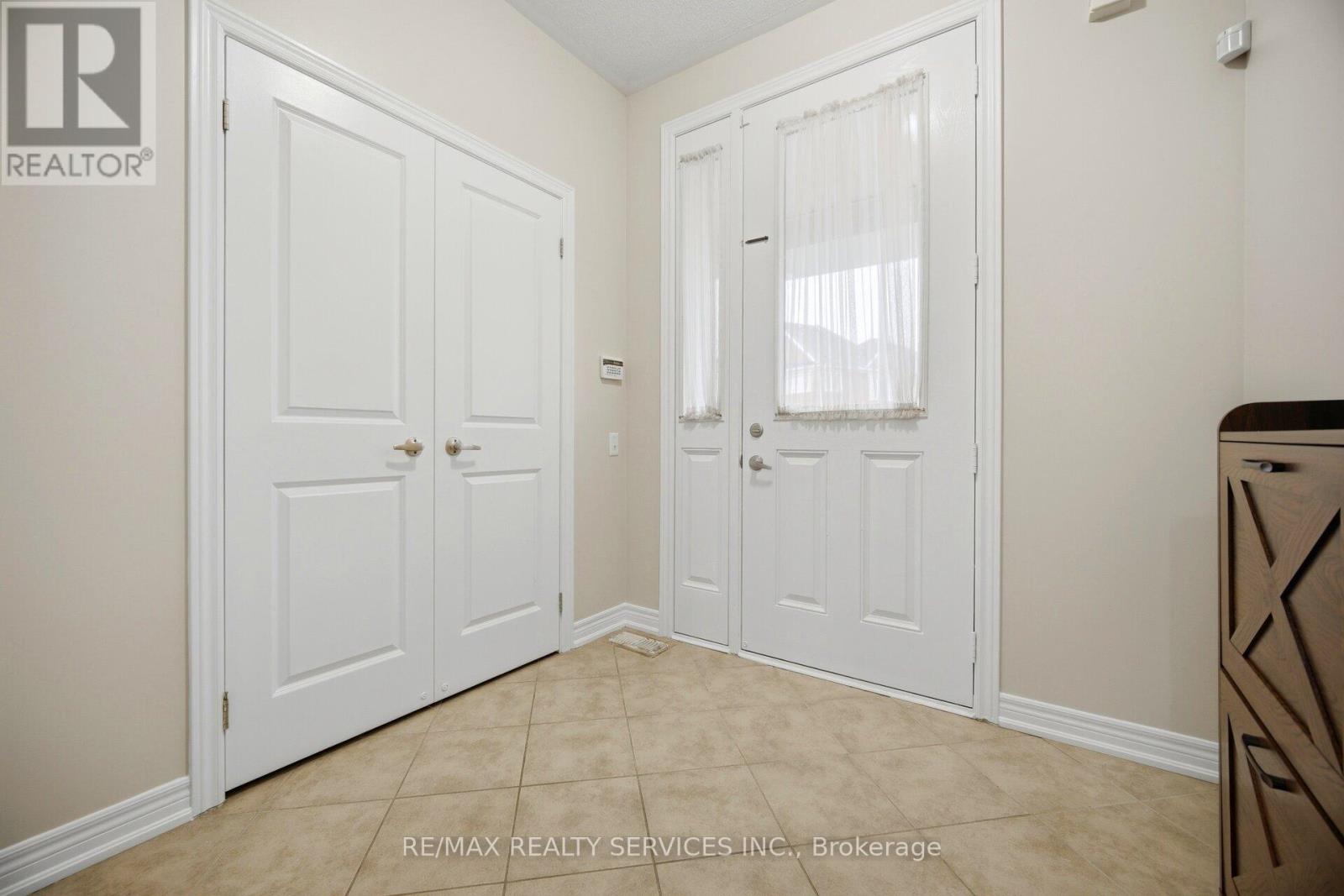 9 Maple Trail Road, Caledon, Ontario  L7C 3Z3 - Photo 8 - W12986406