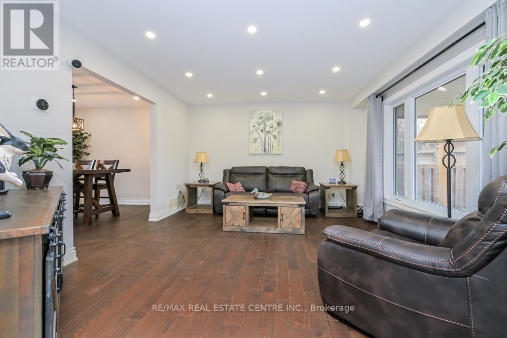 14 Borden Hill Court, Brampton, Ontario  L6S 3K7 - Photo 11 - W12986418