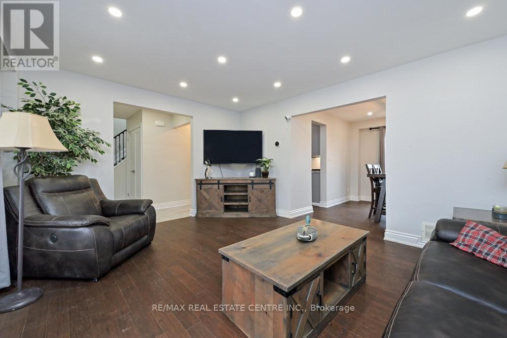 14 Borden Hill Court, Brampton, Ontario  L6S 3K7 - Photo 12 - W12986418