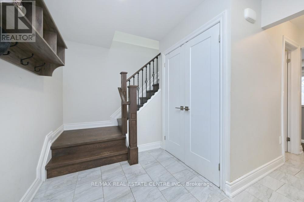 14 Borden Hill Court, Brampton, Ontario  L6S 3K7 - Photo 14 - W12986418