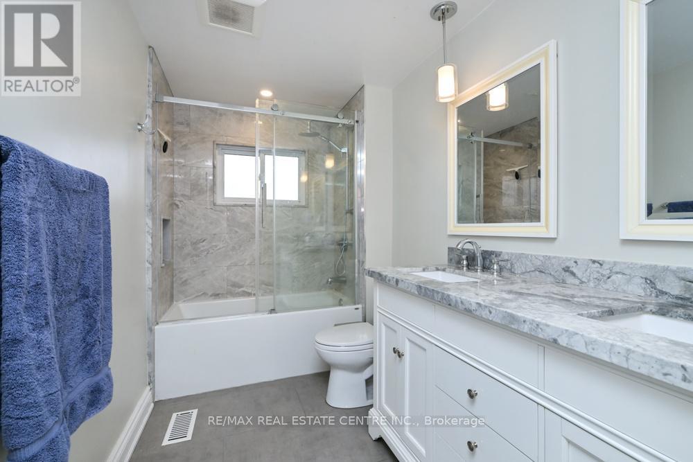 14 Borden Hill Court, Brampton, Ontario  L6S 3K7 - Photo 17 - W12986418