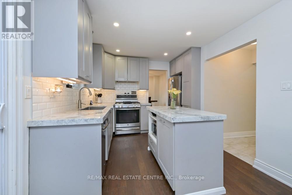 14 Borden Hill Court, Brampton, Ontario  L6S 3K7 - Photo 6 - W12986418