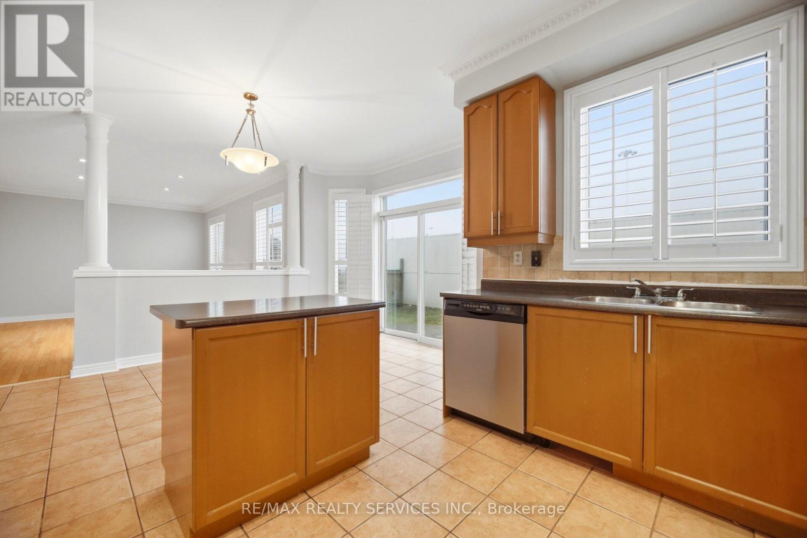 17 Donherb Crescent, Caledon, Ontario  L7C 1E3 - Photo 17 - W12986426